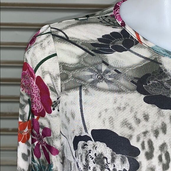 šļøEnnieā&āMarlisātopĀ sizeāsmall,āfauxāwrap. - Picture 6 of 8